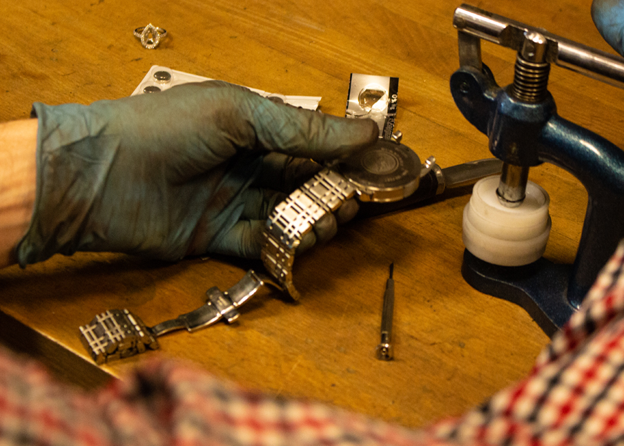 Watch Repair Watch Battery Replacement & Link Repair Toner Jewelers Overland Park, KS